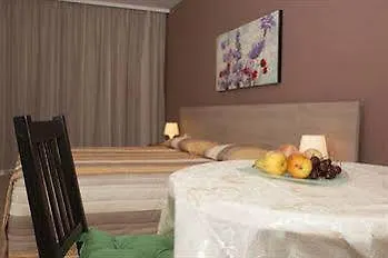 Crystallo מלון דירות Paphos